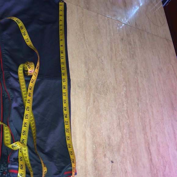 Wilson boy jogging pants in dark gray with details in red. Size XL (18/20) - Picture 10 of 12